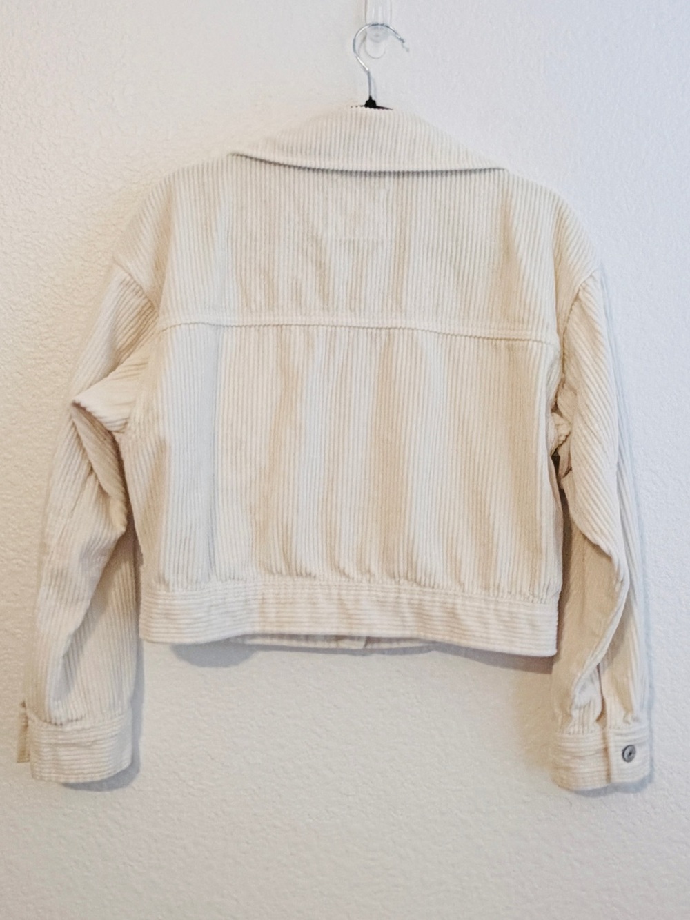 Abercrombie & Fitch Cream Corduroy Cropped Trucker Jacket Size Medium - Picture 3 of 11